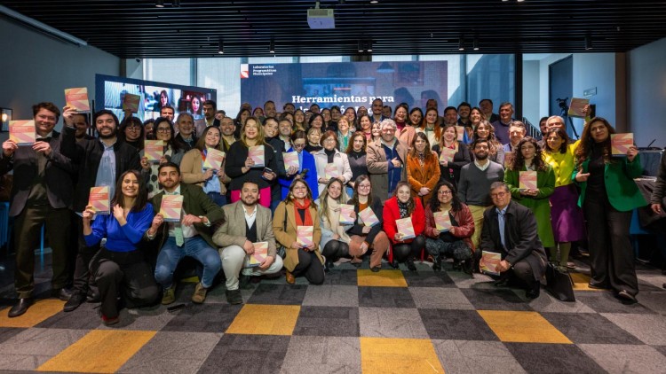 Entrega de manual "Herramientas para la Gestión Local: Propuestas de acción desde la centro-izquierda y el progresismo"